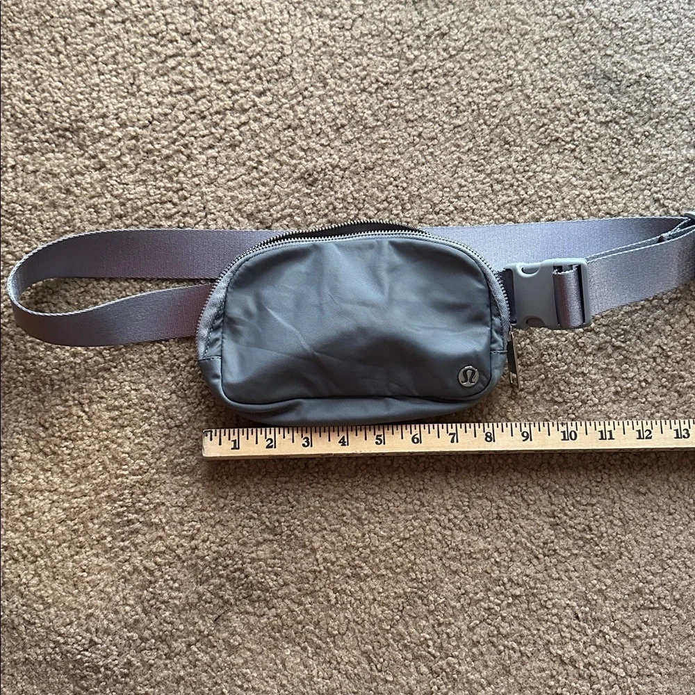 Lululemon everywhere belt bag 1L - Picture 3 of 3